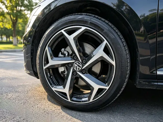 Volkswagen Passat — Фото автомобиля 8