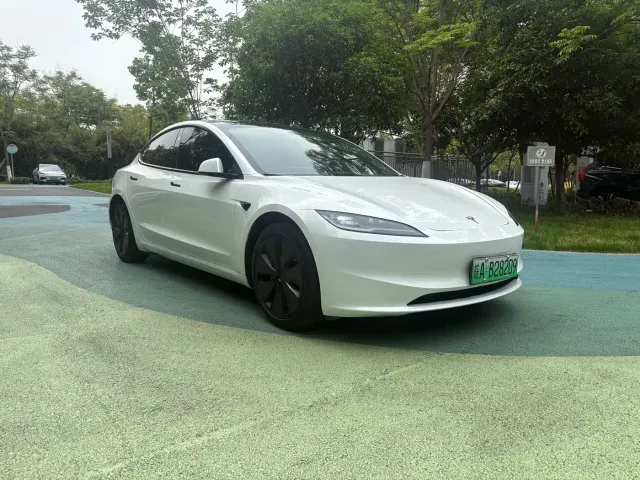 Tesla Model 3 — Фото автомобиля 3
