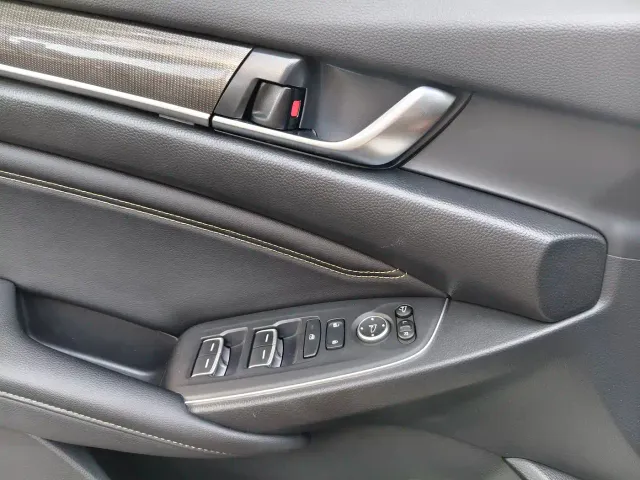 Honda Accord — Фото автомобиля 10