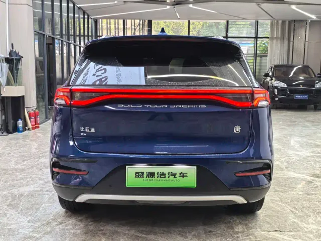 BYD Tang — Фото автомобиля 6