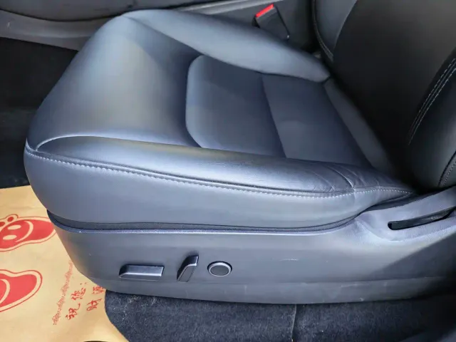 Tesla Model Y — Фото автомобиля 7