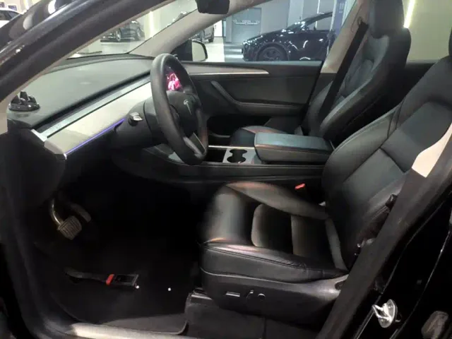 Tesla Model Y — Фото автомобиля 14