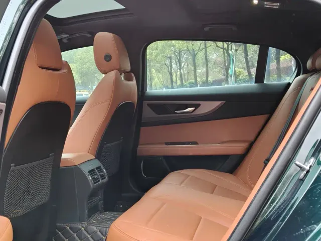 Jaguar XEL — Фото автомобиля 5