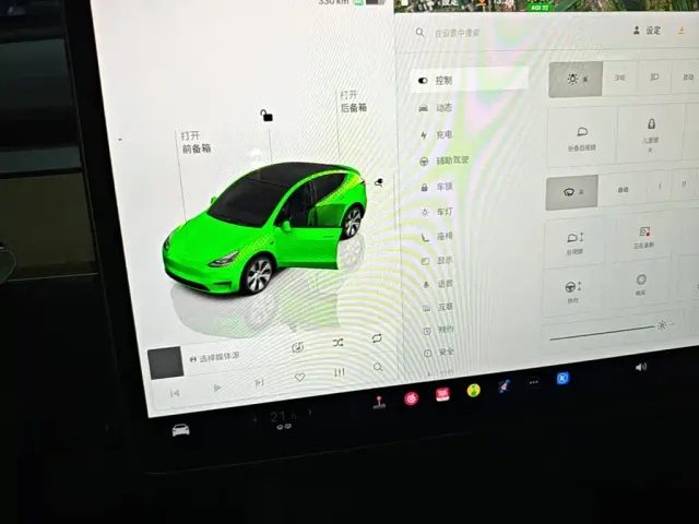 Tesla Model Y — Фото автомобиля 12