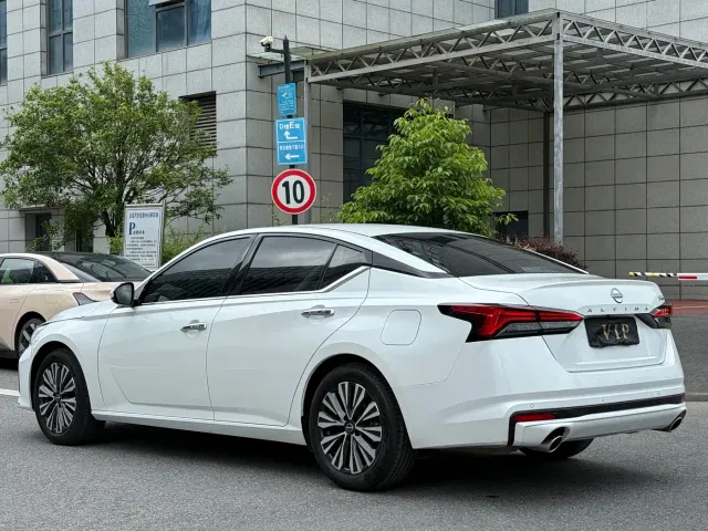 Nissan Teana — Фото автомобиля 5
