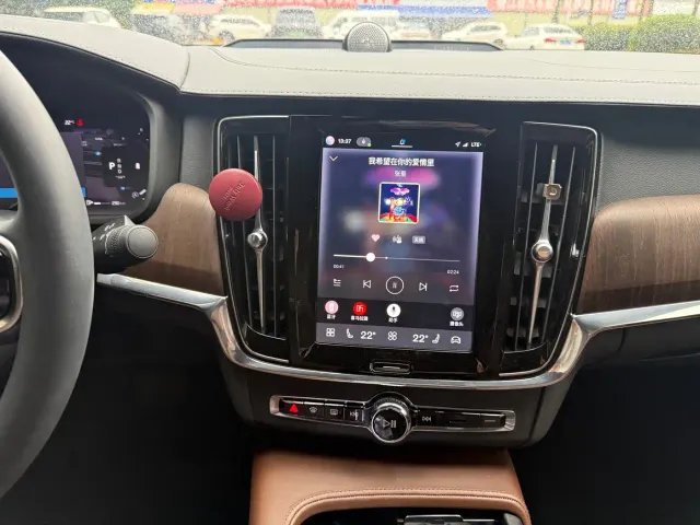 Volvo S90 — Фото автомобиля 11