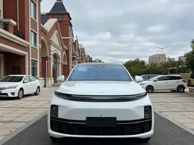 Li Auto L7 — Фото автомобиля 6