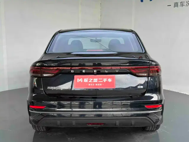 Geely Emgrand — Фото автомобиля 5