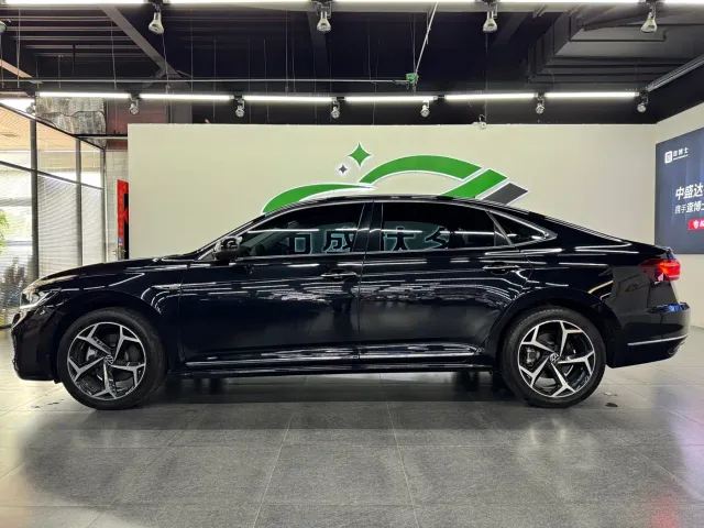 Volkswagen Passat — Фото автомобиля 3