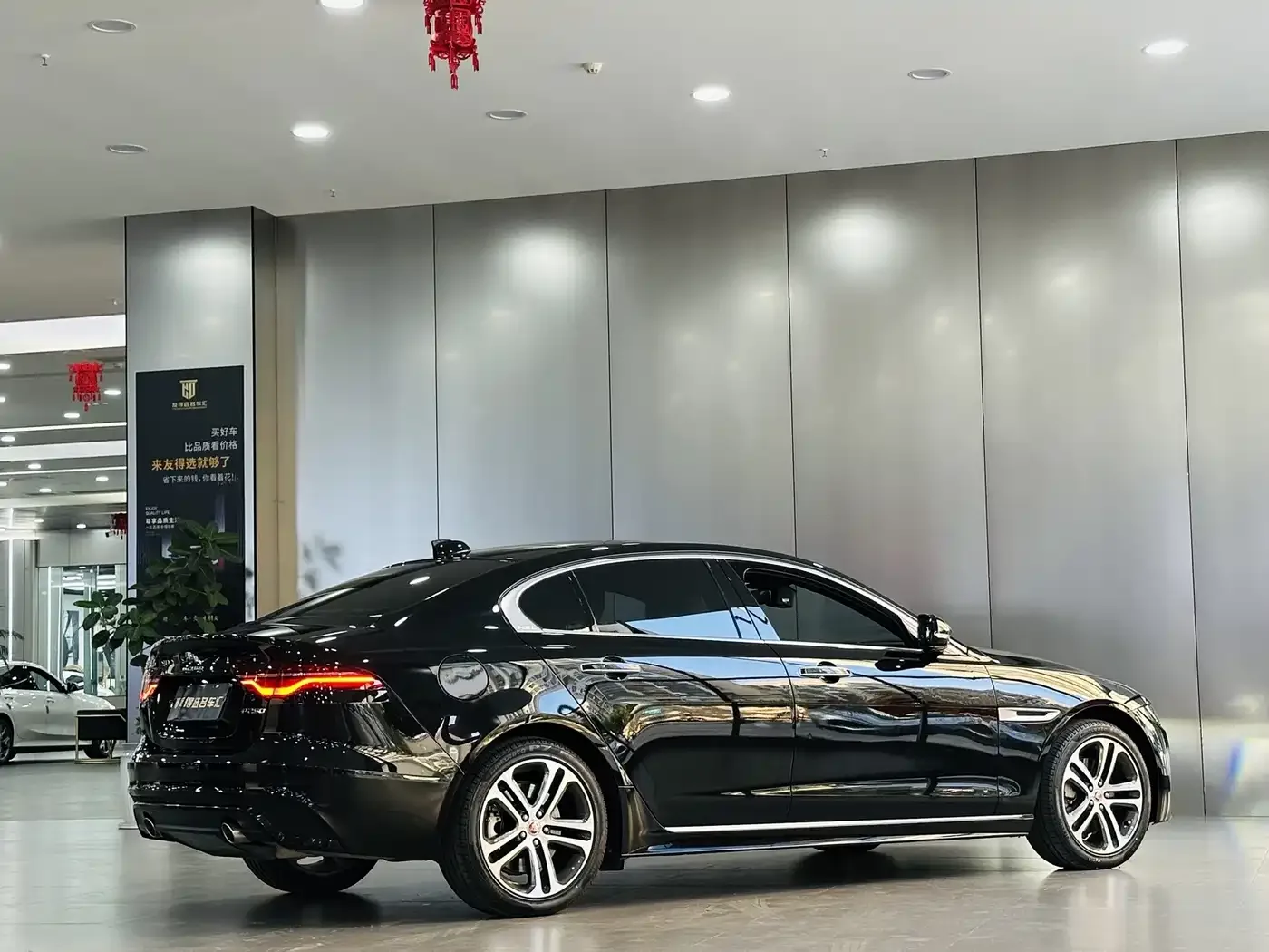 Jaguar Jaguar XEL 2021 2.0T 250PS R-DYNAMIC S Progressive Sport Edition — Фото автомобиля 7