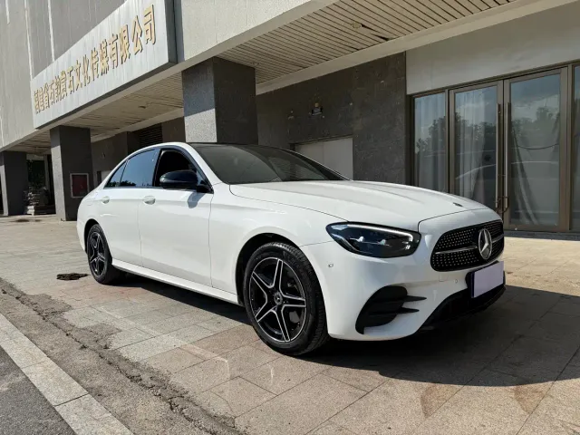 Mercedes-Benz E-Class — Фото автомобиля 3