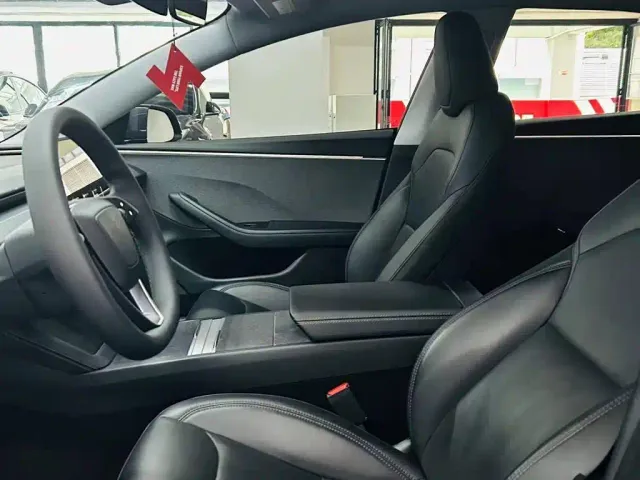 Tesla Model 3 — Фото автомобиля 7