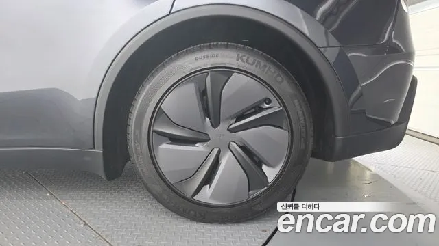Tesla Model Y — Фото автомобиля 6