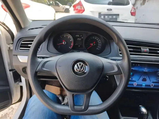 Volkswagen Lavida — Фото автомобиля 10
