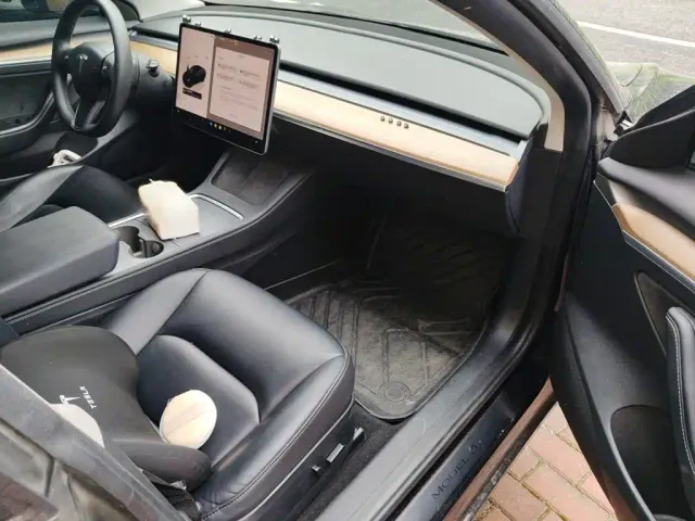 Tesla Model 3 — Фото автомобиля 19