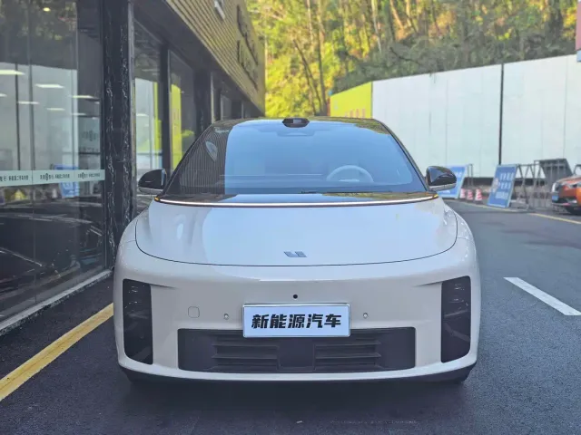 Li Auto i6 — Фото автомобиля 2