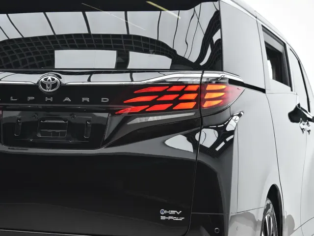 Toyota Alphard — Фото автомобиля 27