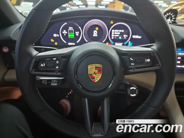 Porsche Taycan — Фото автомобиля 12