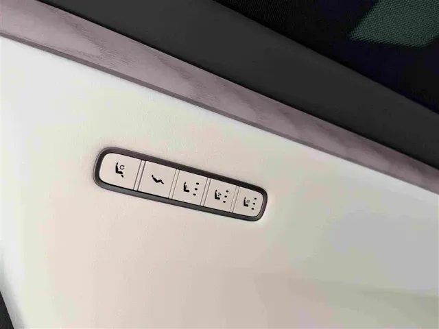 Li Auto L8 — Фото автомобиля 10