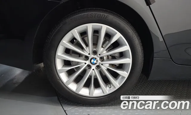 BMW 5 Series G30 — Фото автомобиля 5
