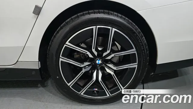 BMW 7-Series 7 серия (G70) 740i xDrive M Sport — Фото автомобиля 20