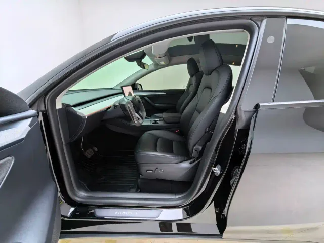 Tesla Model Y — Фото автомобиля 4
