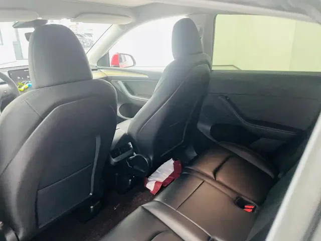 Tesla Model Y — Фото автомобиля 12