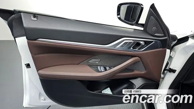 BMW i4 — Фото автомобиля 24