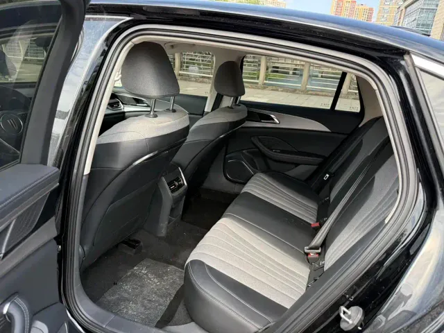 Hongqi H5 — Фото автомобиля 6