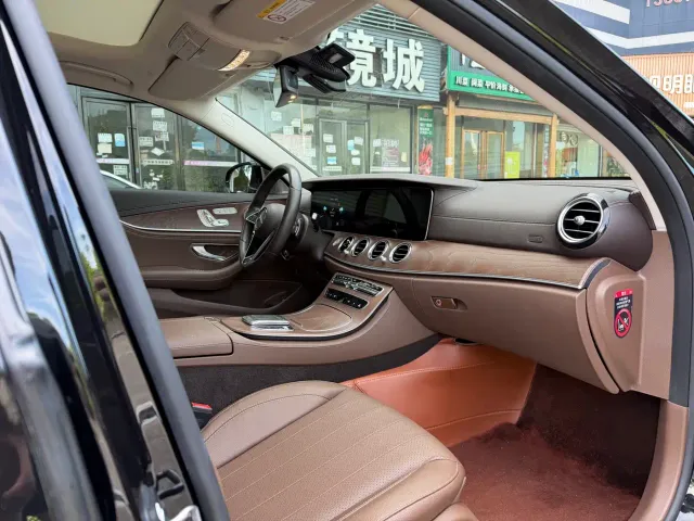 Mercedes-Benz E-Class — Фото автомобиля 4