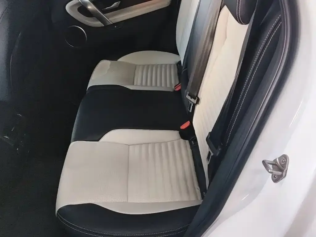 Land Rover Land Rover Discovery Sport PHEV 2022 Facelift P300e Plug-in Hybrid — Фото автомобиля 16