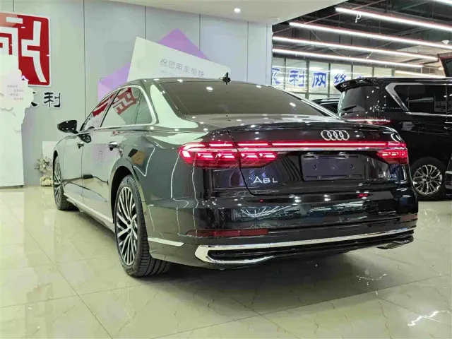Audi A8 — Фото автомобиля 4