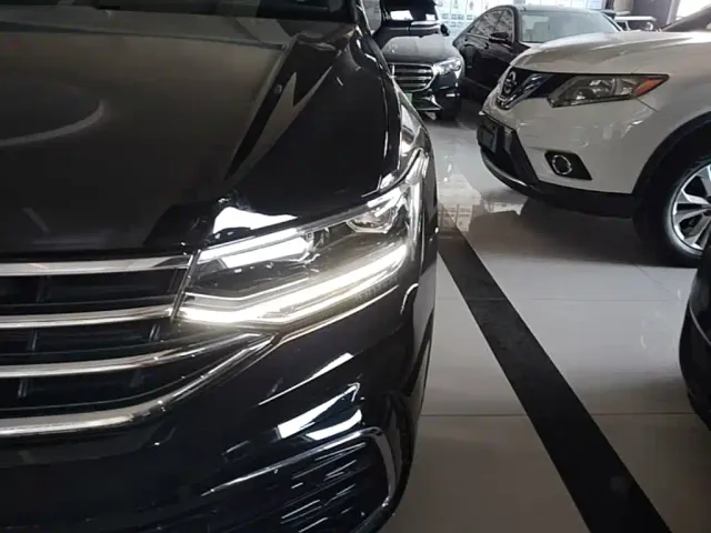 Volkswagen Tiguan L — Фото автомобиля 23