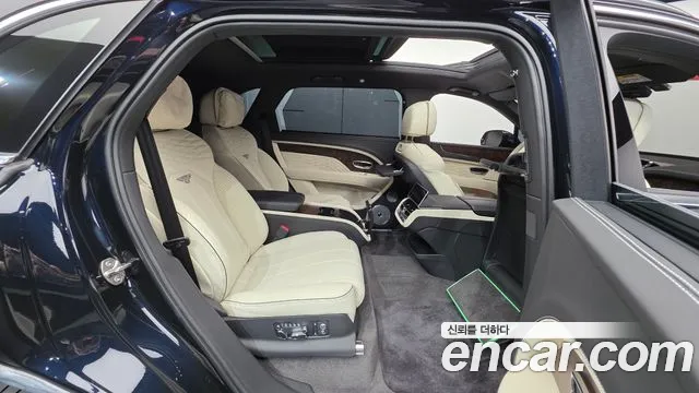 Bentley Bentayga Bentayga 4.0 V8 EWB Azure — Фото автомобиля 19