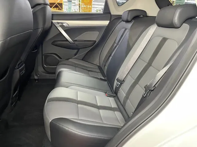 Geely Binyue — Фото автомобиля 8