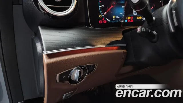 Mercedes-Benz E-Class — Фото автомобиля 18