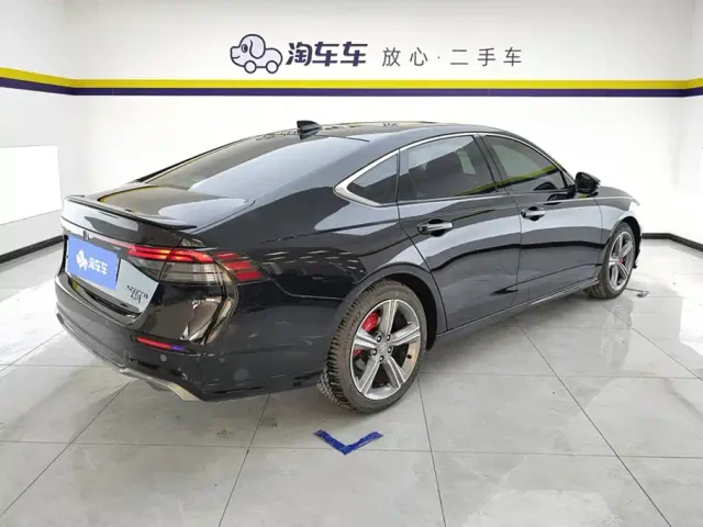 Honda Accord — Фото автомобиля 3