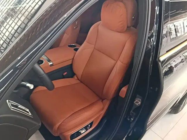 Li Auto L8 — Фото автомобиля 14