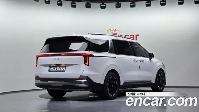 Kia Carnival Generation 4 — Фото автомобиля 2