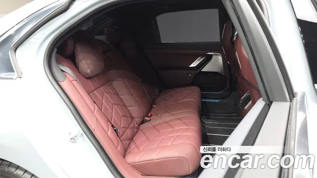BMW 7-Series — Фото автомобиля 12