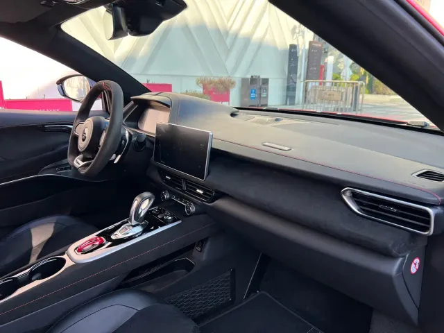 Lotus Emira — Фото автомобиля 12