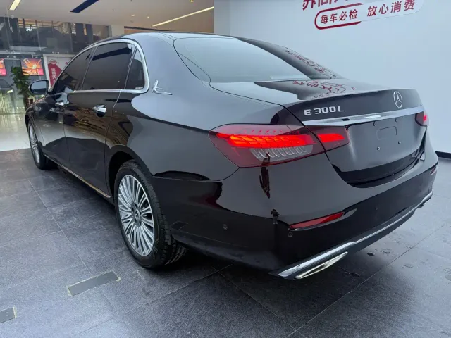 Mercedes-Benz E-Class — Фото автомобиля 14