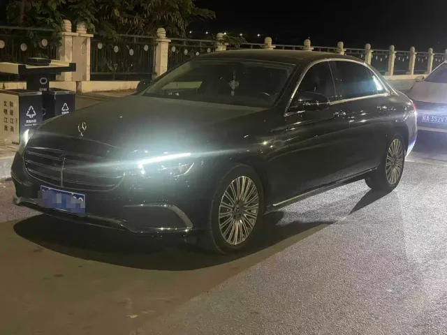 Фотография автомобиля — Mercedes-Benz E-Class