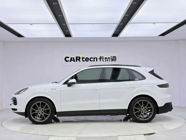 Porsche Cayenne — Фото автомобиля 2