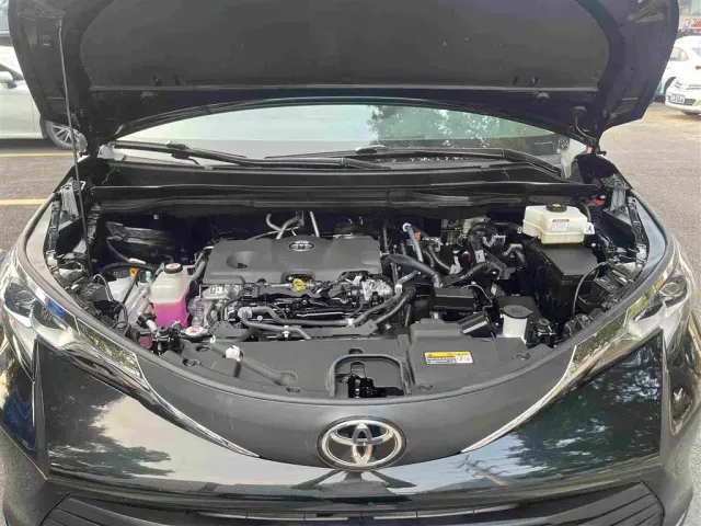 Toyota Sienna — Фото автомобиля 30