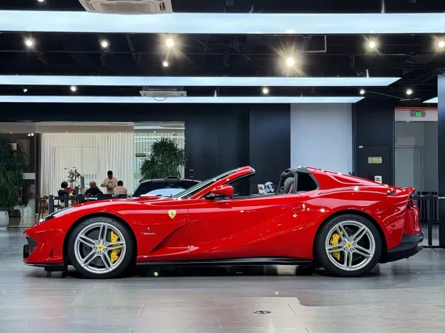 Ferrari 812 — Фото автомобиля 3