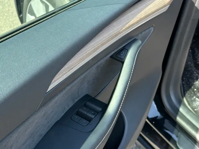 Tesla Model Y — Фото автомобиля 9