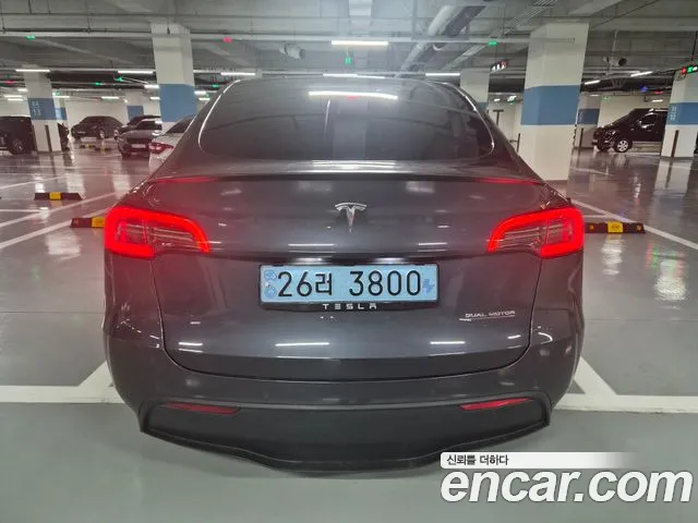 Tesla Model Y — Фото автомобиля 4