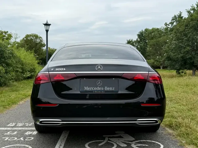 Mercedes-Benz E-Class — Фото автомобиля 9
