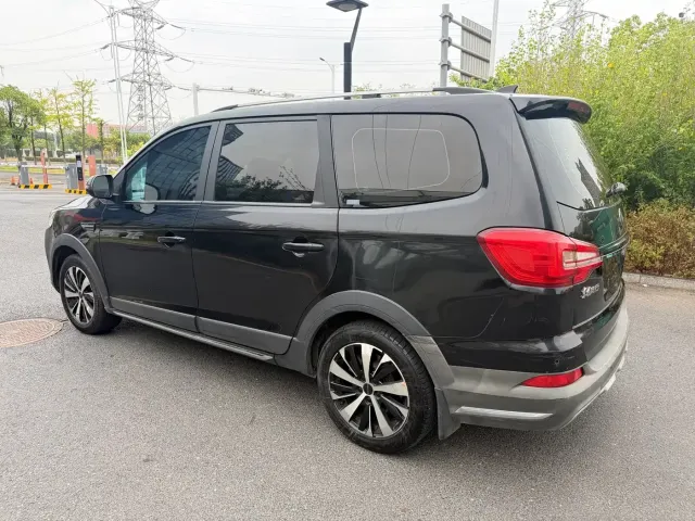 Dongfeng Fengxing Fengxing SX6 2022 1.6L Manual Comfort — Фото автомобиля 3